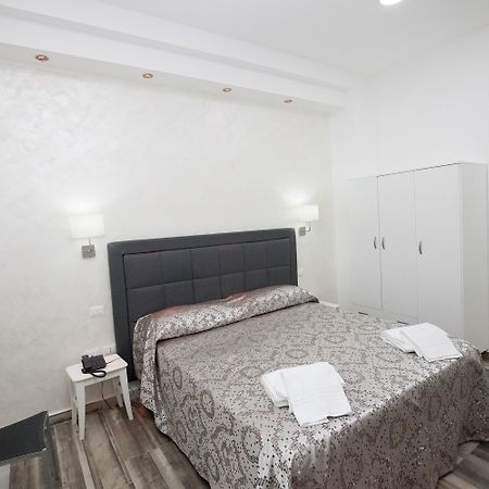 Napoli Garibaldi Square Bed and Breakfast Exteriör bild
