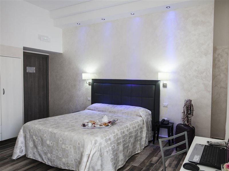 Napoli Garibaldi Square Bed and Breakfast Exteriör bild