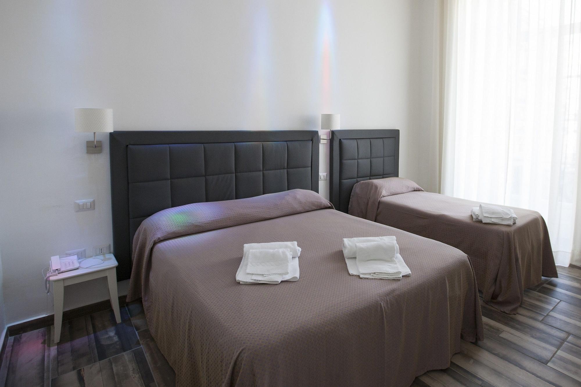 Napoli Garibaldi Square Bed and Breakfast Exteriör bild