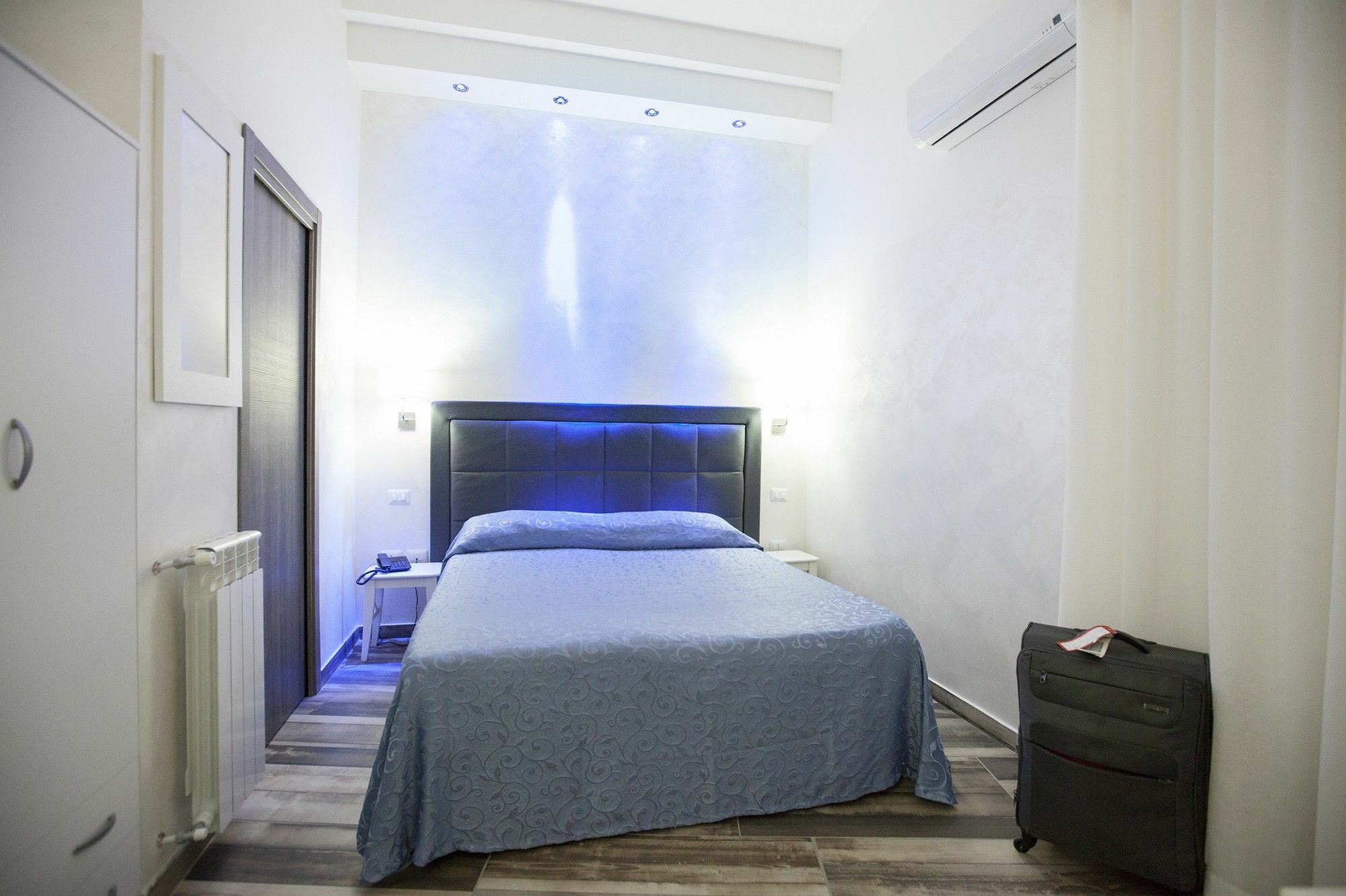 Napoli Garibaldi Square Bed and Breakfast Exteriör bild